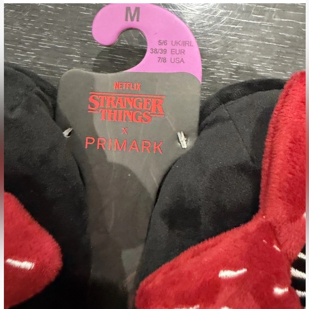 Stranger Things Mule Slippers Demogorgon Flower Monster 3D Size Medium 7/8 New - Picture 3 of 5